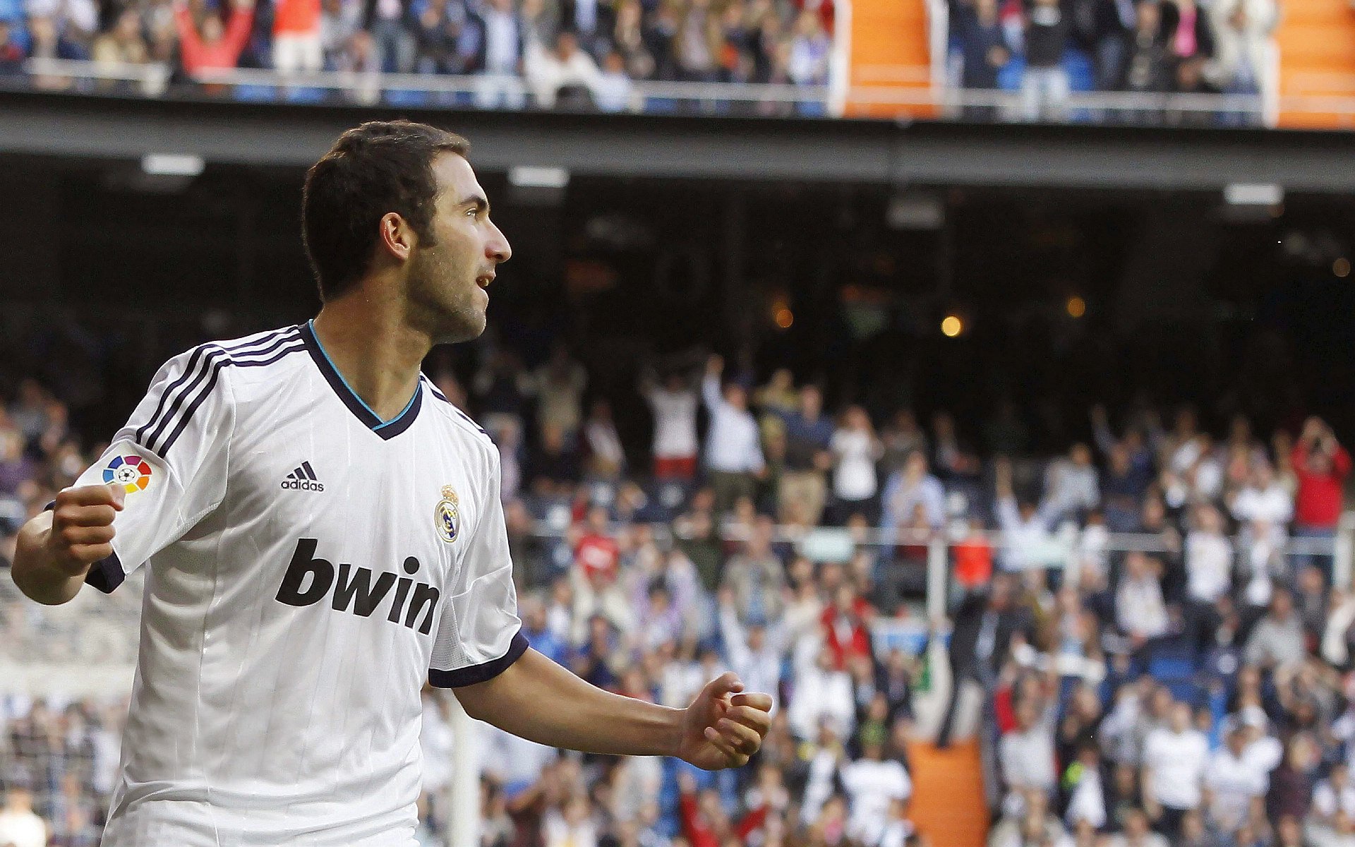 _现场直击：比赛中的惊险瞬间集锦_，比赛中的突发事件以及应对措施